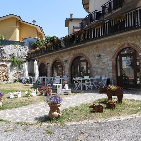 B&B La Tana Dell'Orso Villalago Bagian luar foto