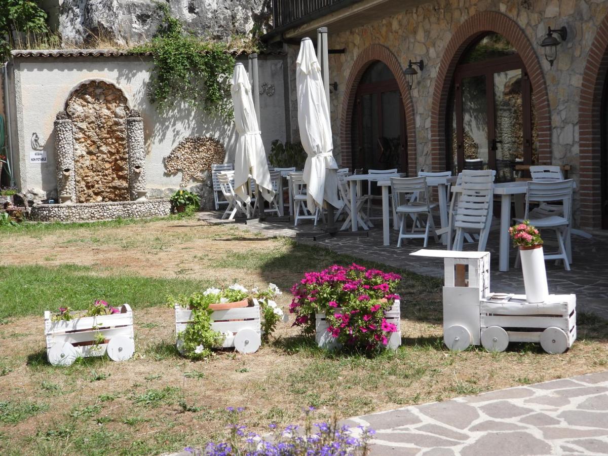 B&B La Tana Dell'Orso Villalago Bagian luar foto