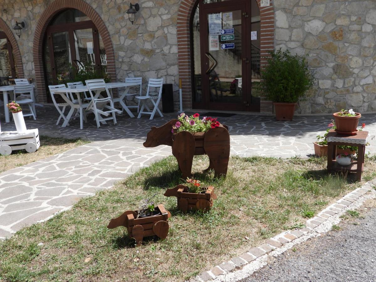 B&B La Tana Dell'Orso Villalago Bagian luar foto