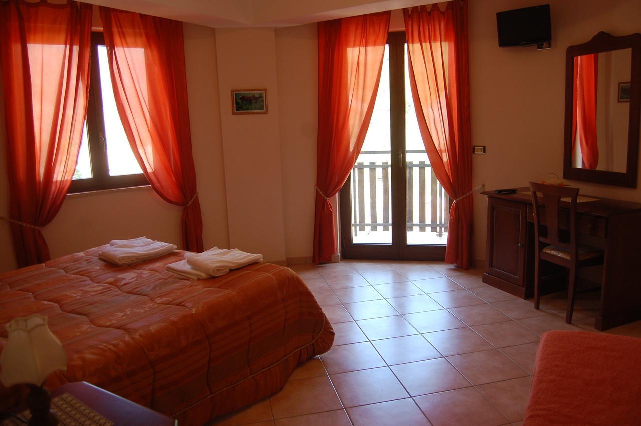 B&B La Tana Dell'Orso Villalago Bagian luar foto