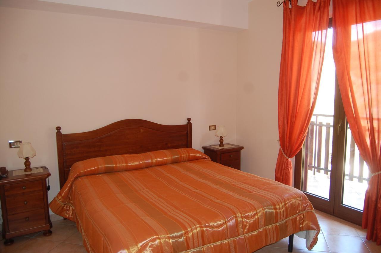 B&B La Tana Dell'Orso Villalago Bagian luar foto